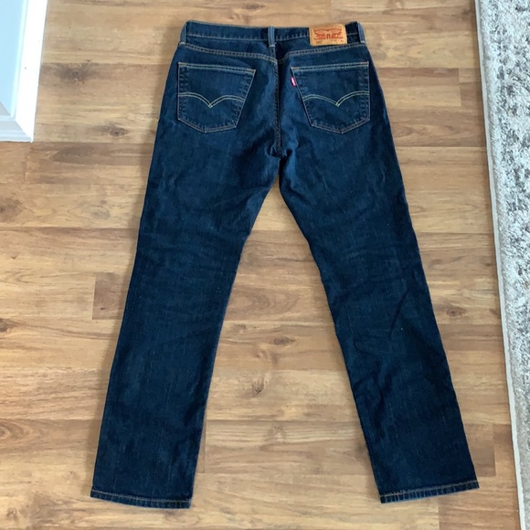 Men’s Levi Jeans - Picture 2 of 3